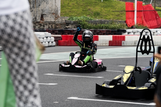 Crianças que competem 3000RPM o kart elétrico interno 32km/h para adultos